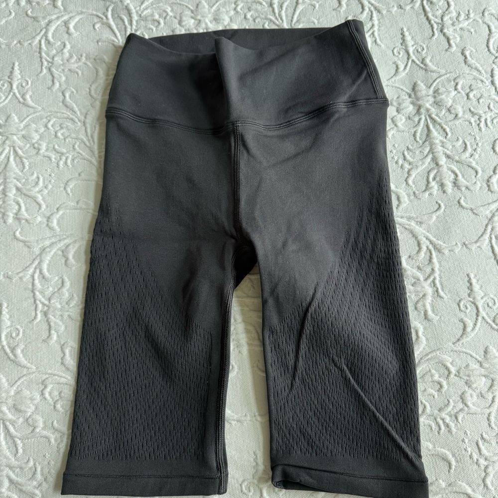 Lululemon Reveal Short Digital Rain
